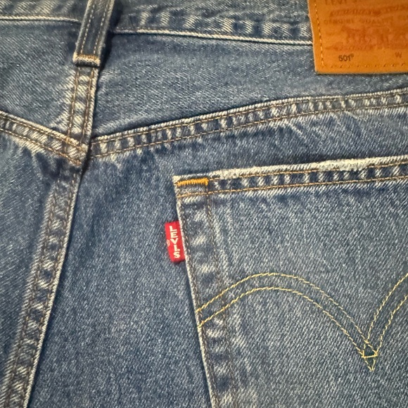 Levi's Button Fly 501 Blue Relaxed Jeans with Faded Details - Picture 5 of 8